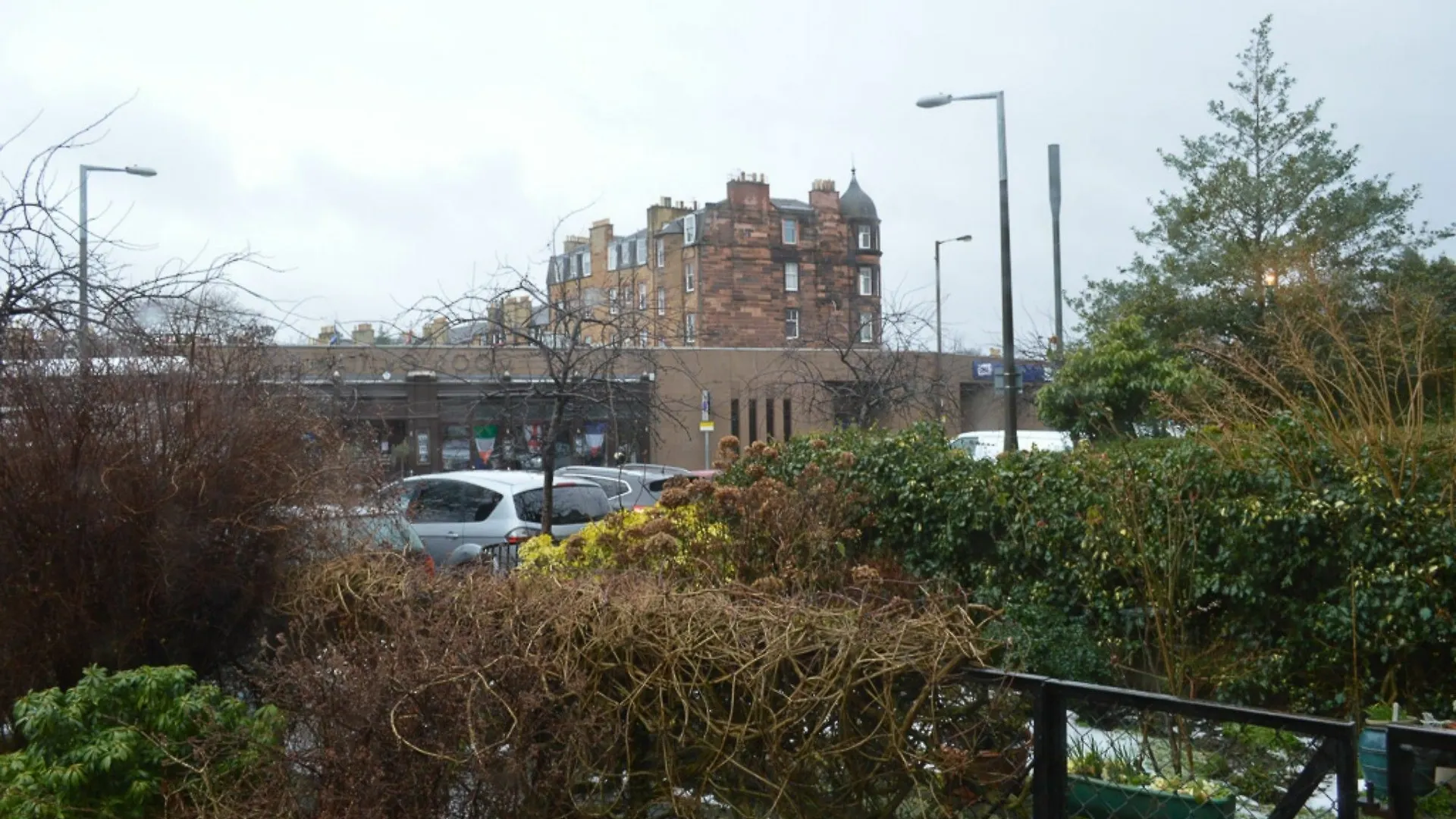 3 Bedroom Flat In Morningside Edinburgh 0*,  United Kingdom